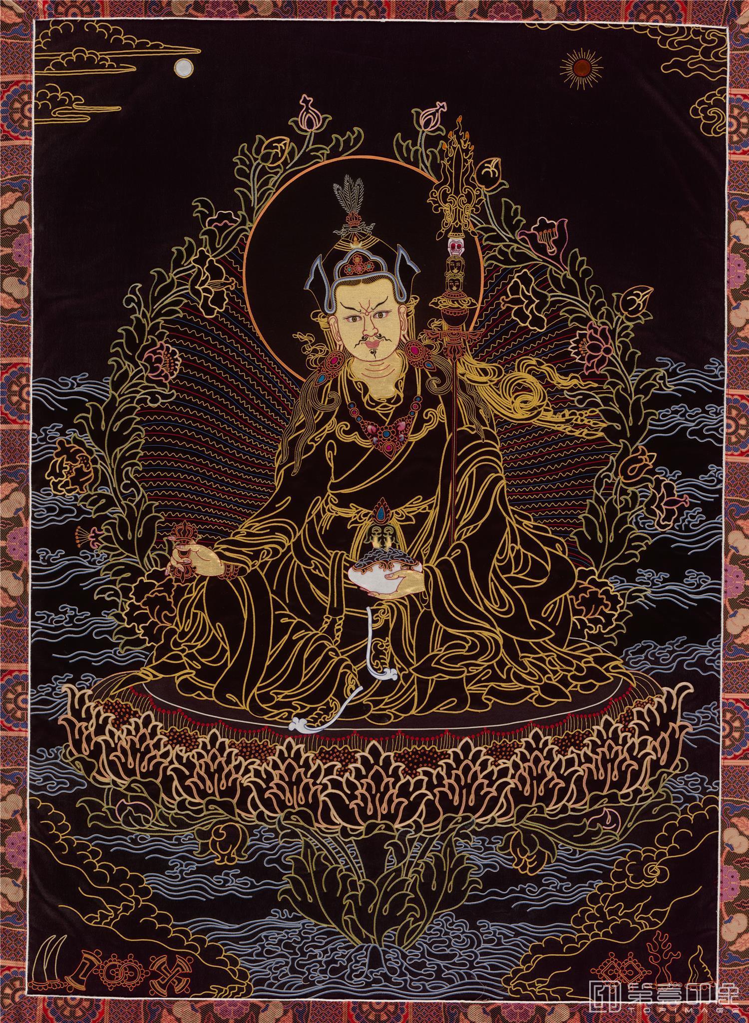 水彩画-唐卡 莲花生大士 (藏密祖师 左手托嘎巴拉碗 右手持金刚杵)立轴绢本-72×99