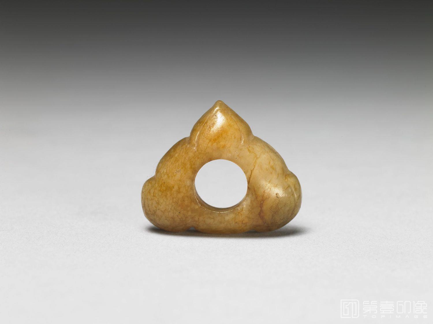 摄影-不详-玉桃饰-厚0.76cm 纵长2.4cm 横长2.85cm