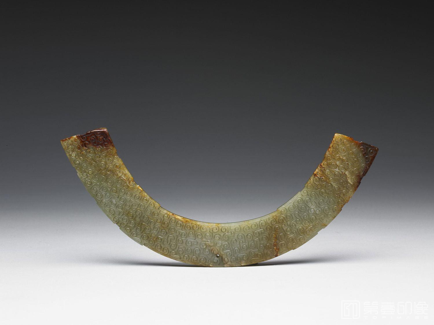 摄影-公元前476-前300年 云纹璜-长20.4cm 宽3.0cm