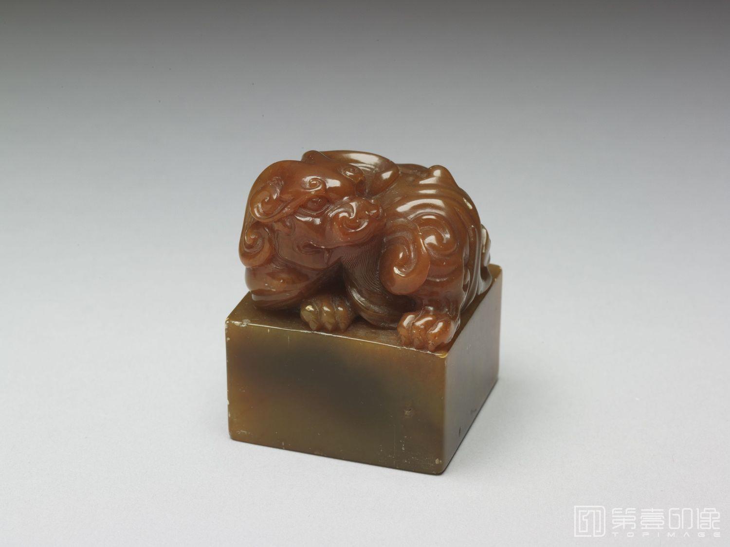 摄影-公元16-17世纪 杨玉璇 田黄兽钮印-长宽4.4x4.4cm 高5.6cm