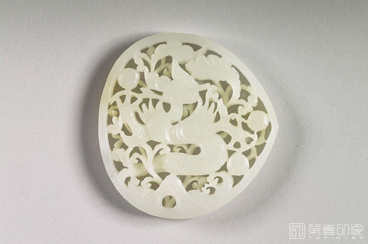 摄影-公元1368-1644年 玉鱼龙花草纹带饰-2-横长18.22cm