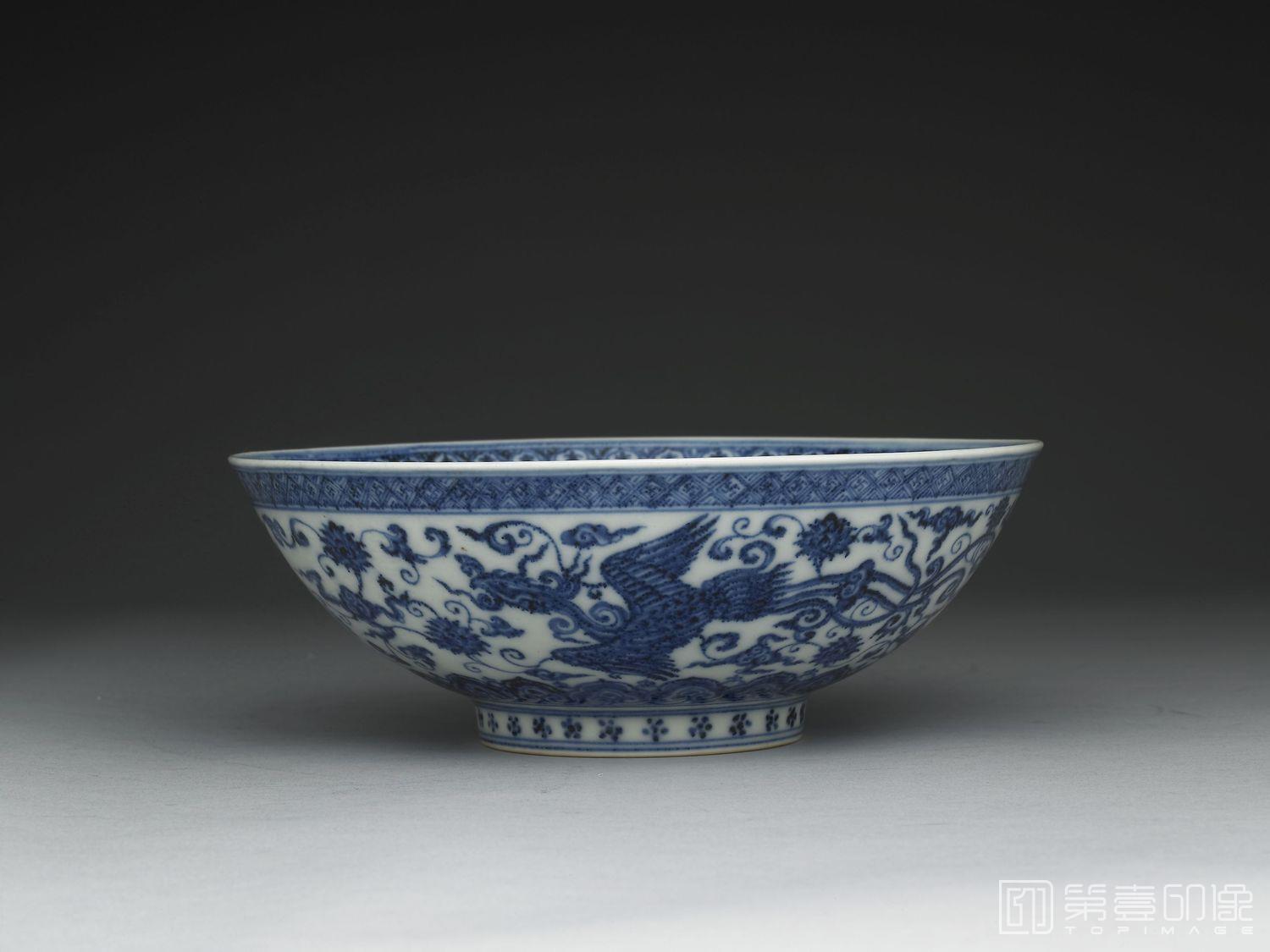 摄影-公元1403-1424年 青花穿莲凤纹碗-高7.1cm 口径20cm 底径7.9cm