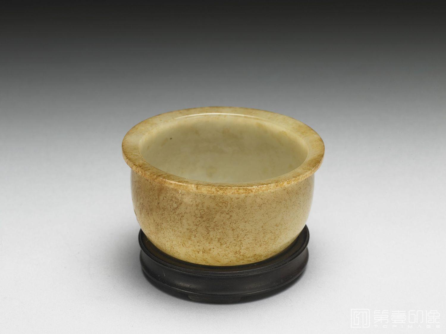 摄影-青玉水盛-口径7.9cm 底径4.1cm 高3.1cm 连座高3.9cm