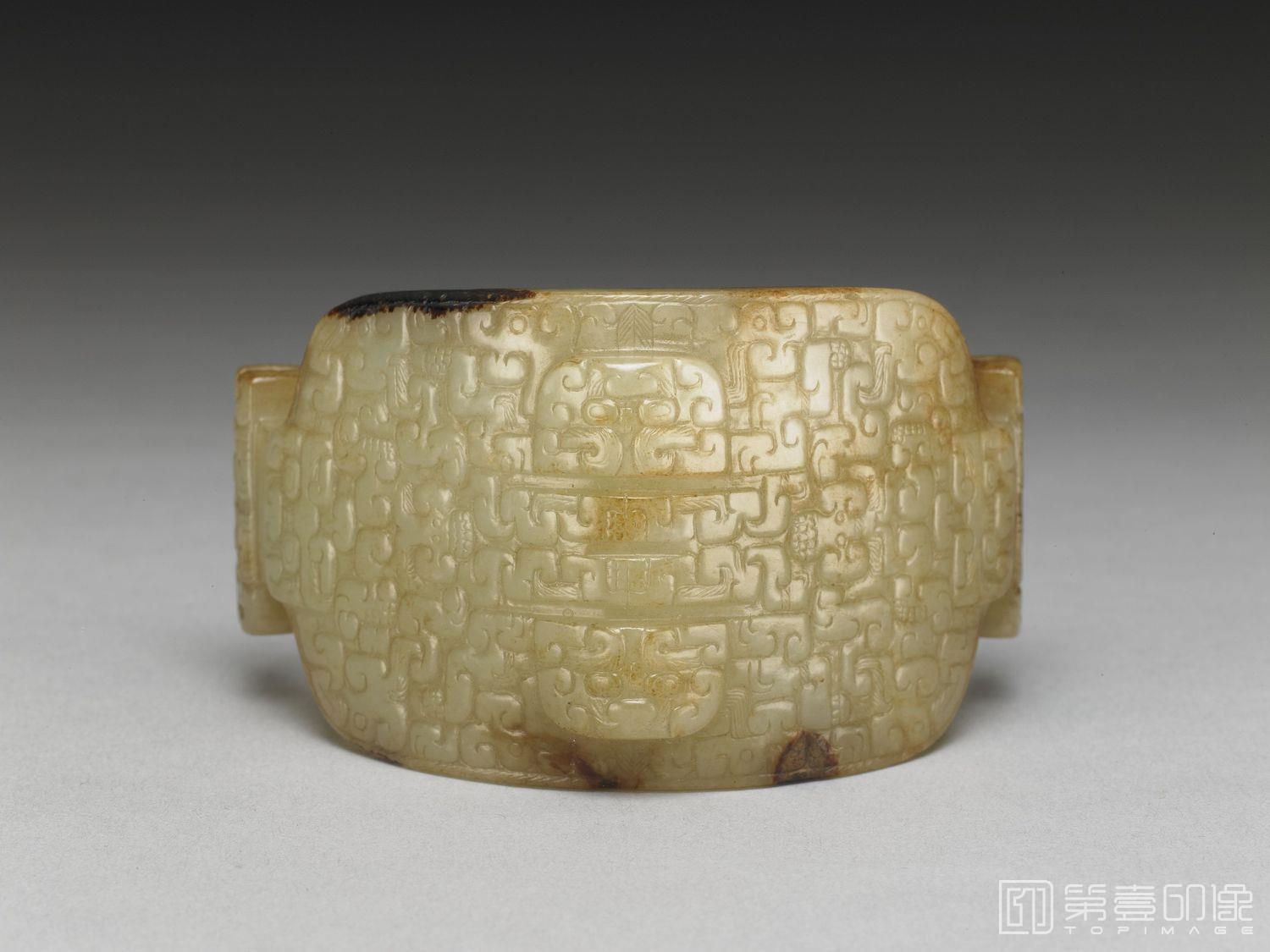 摄影-公元前770-公元前476年 玉构件-长7.7cm 宽4.6cm 最厚1.1cm