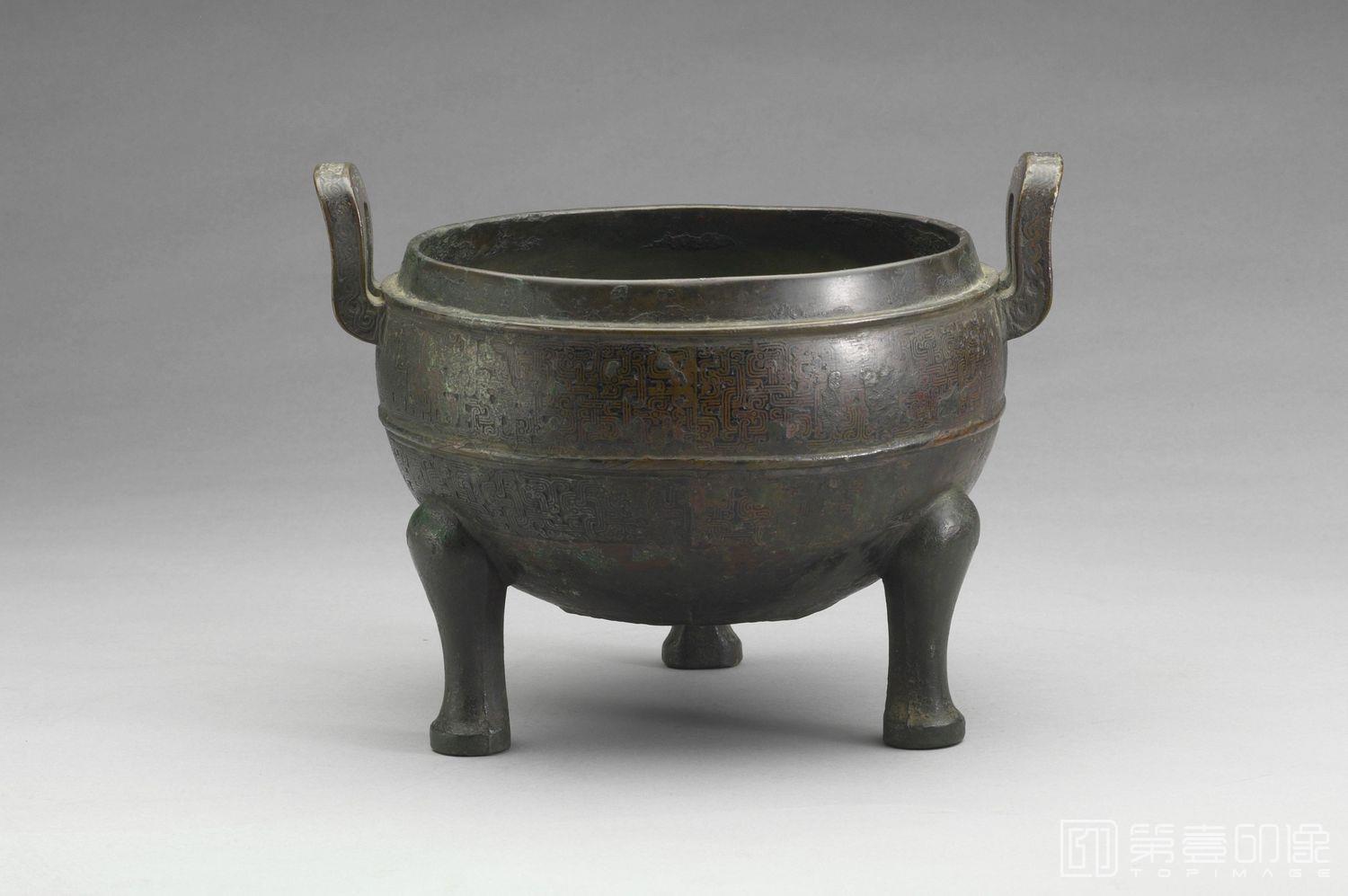摄影-蟠夔纹鼎-宽24.5cm 高18.7cm