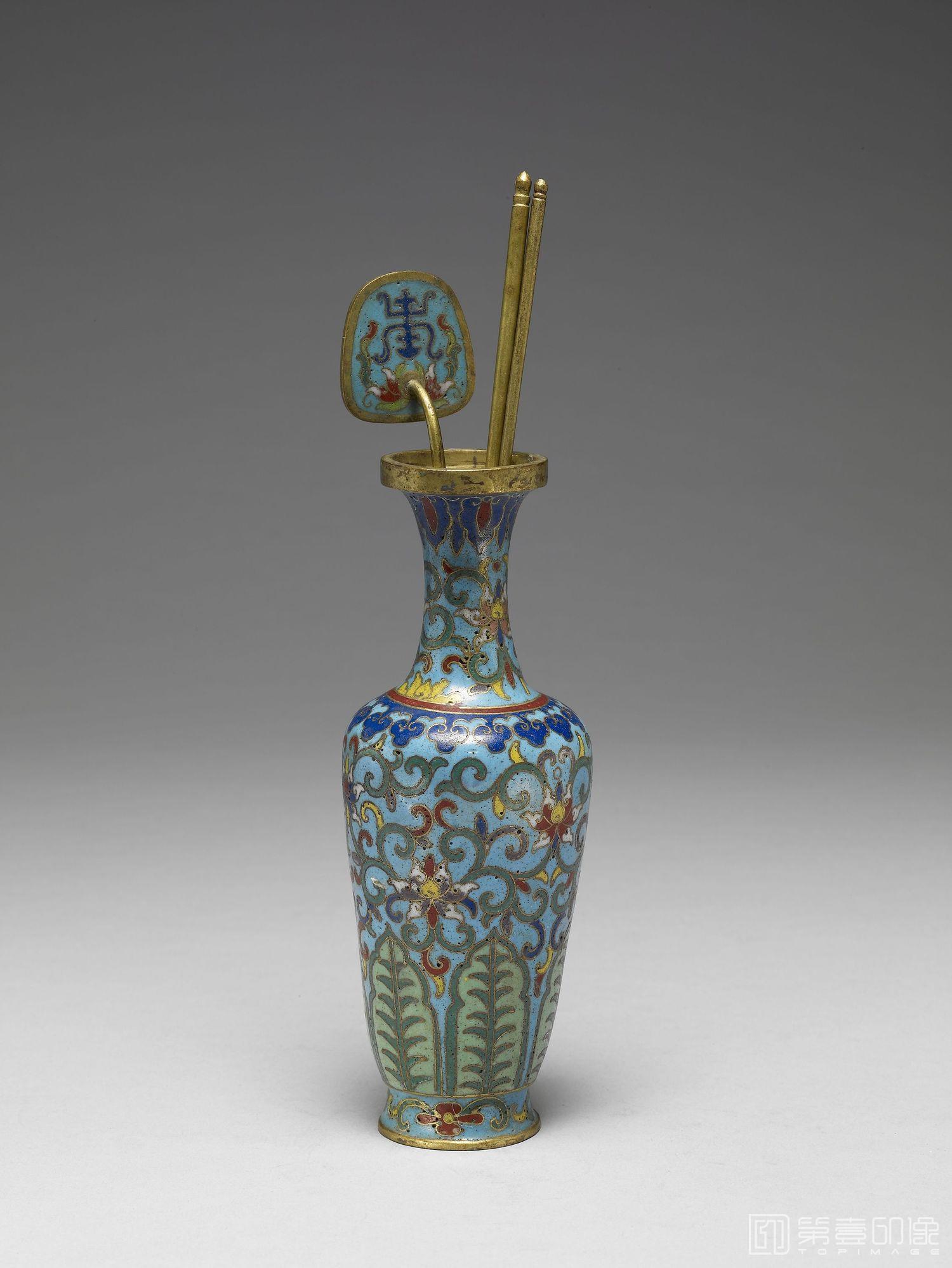 摄影-清-公元1644-1911年 清 铜胎掐丝珐琅瓶-瓶高15.8cm