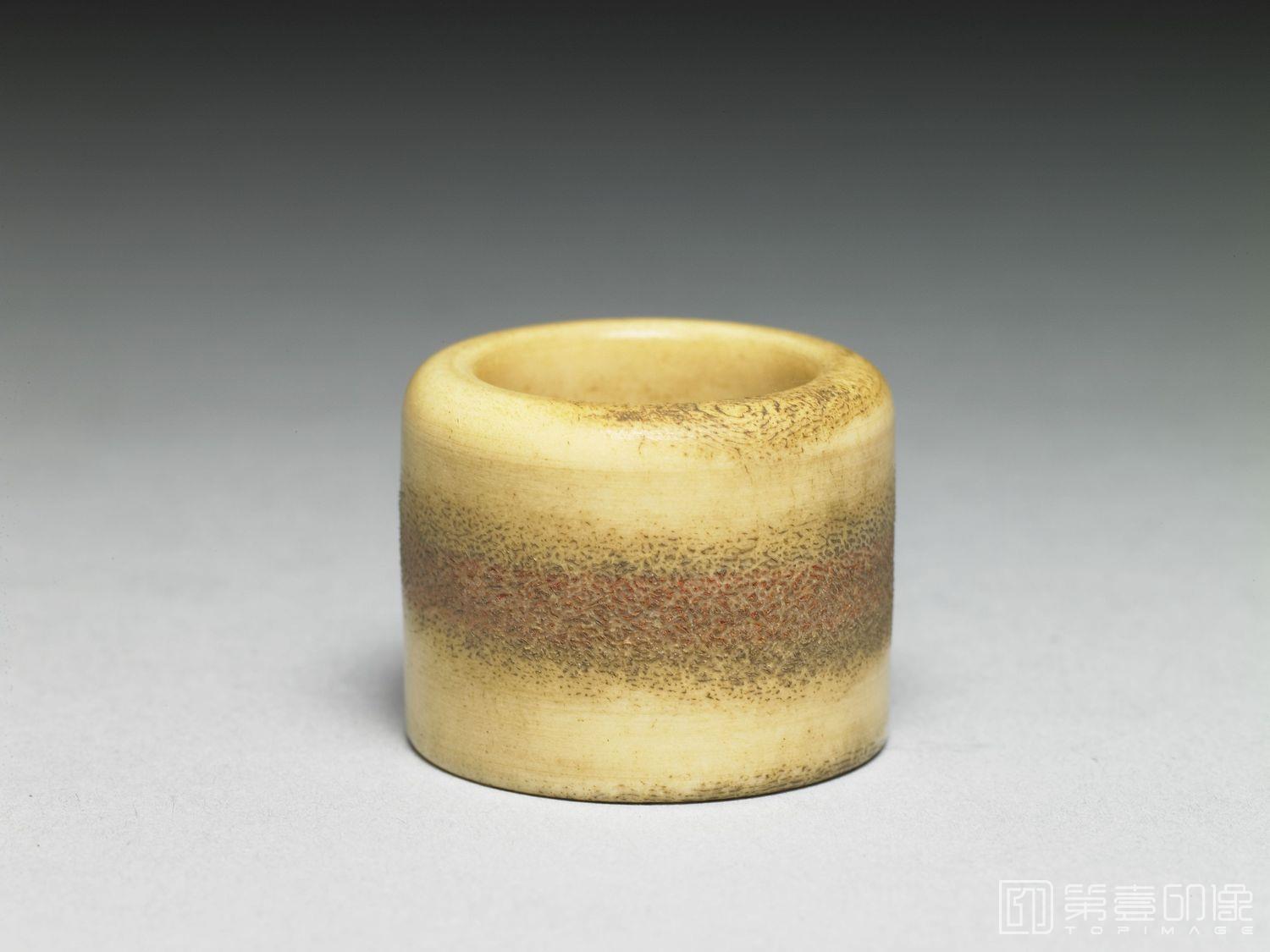 摄影-清-公元1644-1911年 清 雕骨扳指-长宽2.9 x 2.4 cm