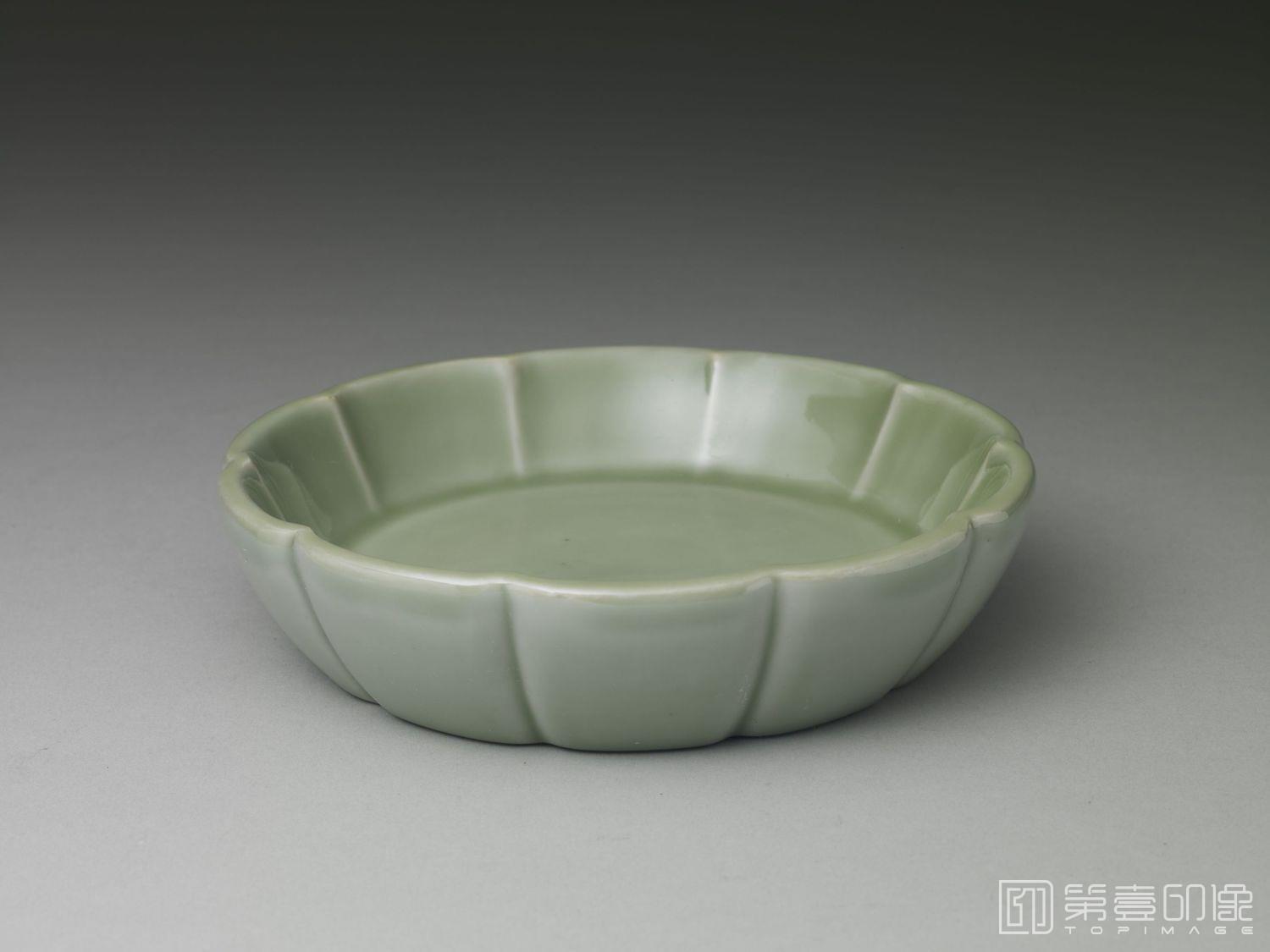 摄影-清-圣祖 公元1662-1722年 康熙 青釉笔洗-高3.3cm 口径13.7cm 底径10.2cm