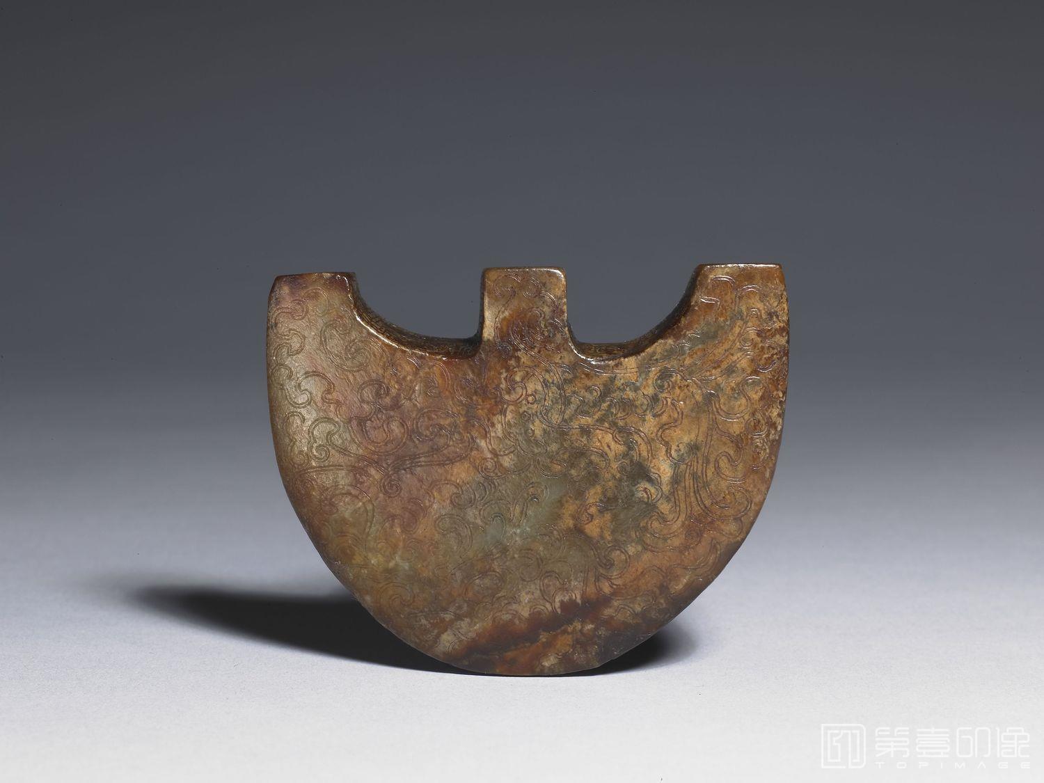 摄影-良渚文化中 晚期 约距今4900-4200年-良渚文化中 晚期 三叉形器-全高5.7cm 宽6.65cm 厚1.6cm