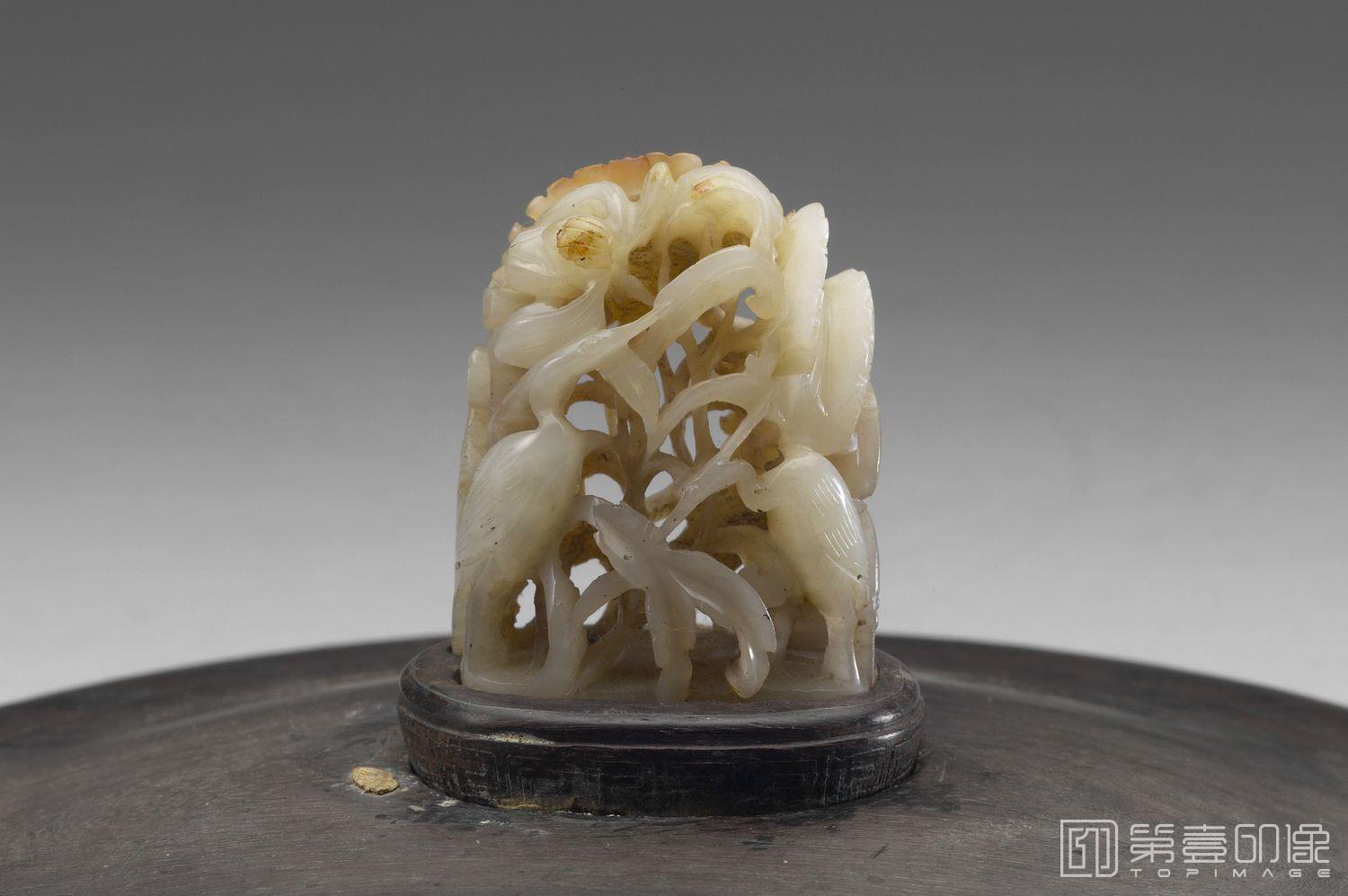 摄影-荷塘白鹭玉顶，西周 兽面直纹簋附件-高4.5cm 宽3.5cm