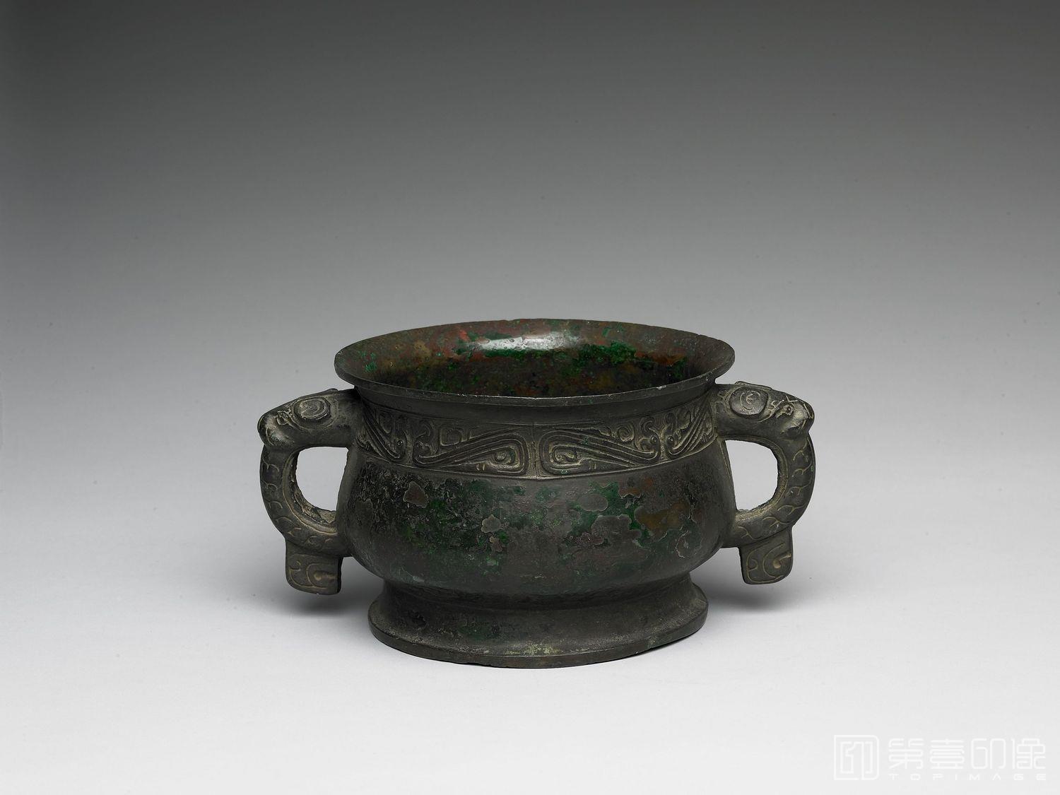 摄影-公元前10世纪中叶-前9世纪中叶 舟簋-通高14.3cm 腹深11.5cm 口径20.7cm 底径18cm 腹围65.5cm