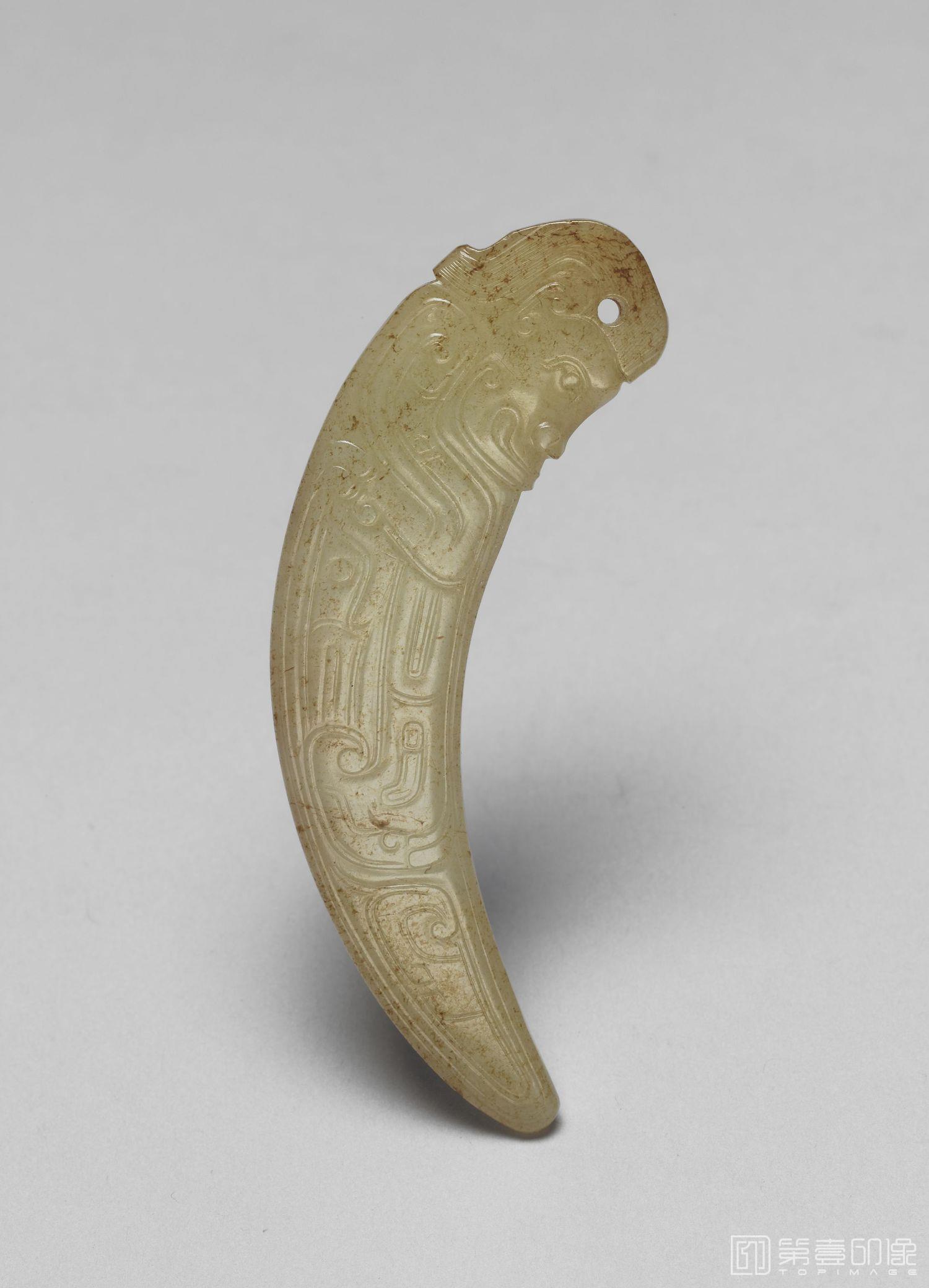 摄影-公元前12-前8世纪 神人纹觿-高8.5cm 肉宽1.9cm 厚0.5cm