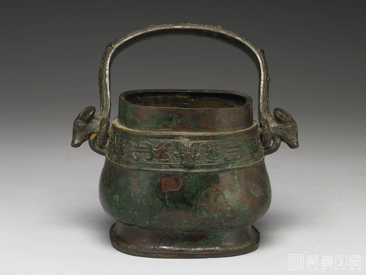 摄影-卣-通梁高21.3cm 腹深11.7cm 口径11.8×8.8cm 底径13.7×10.7cm 腹围36.6cm