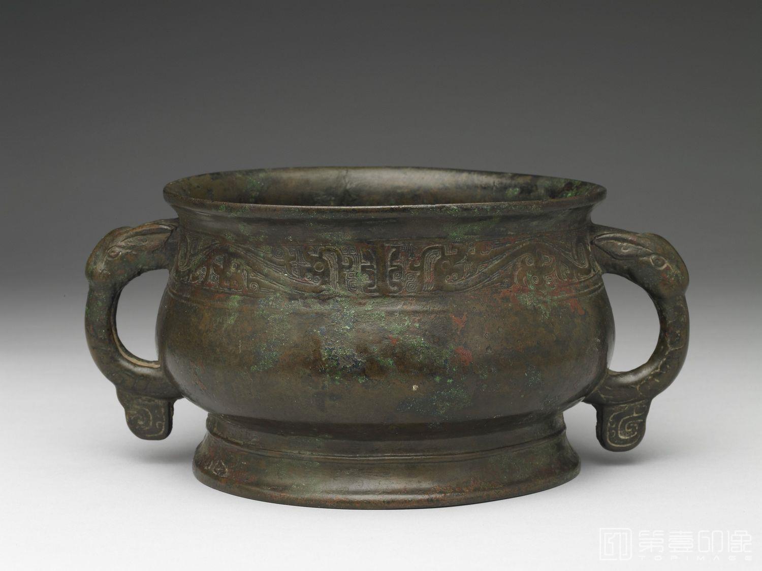 摄影-公元前11世纪中叶-前10世纪中叶 御正卫簋-通高12.2cm 腹深10.5cm 口径18.4cm 底径16.2cm 腹围60.5cm