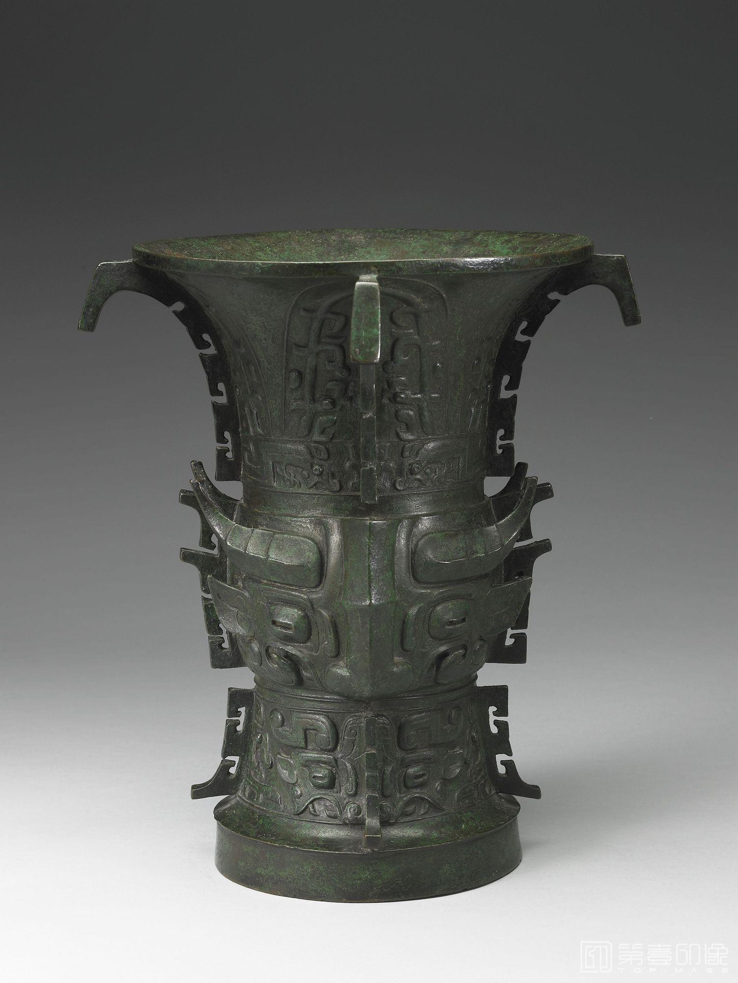 摄影-公元前11世纪中叶-前10世纪中叶 祖乙尊-通高34.5cm 腹深25.6cm 口径25.6cm 底径16.9cm 腹围54.4cm