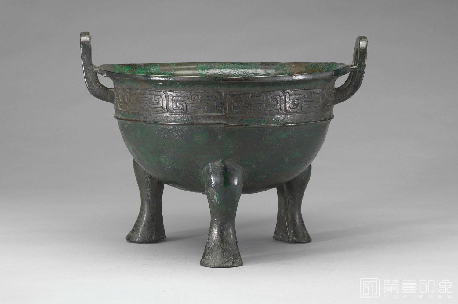 摄影-公元前9世纪中叶-前771年 伯笋父鼎-通高28cm 腹深15.2cm 口径31.8cm 腹围87.6cm