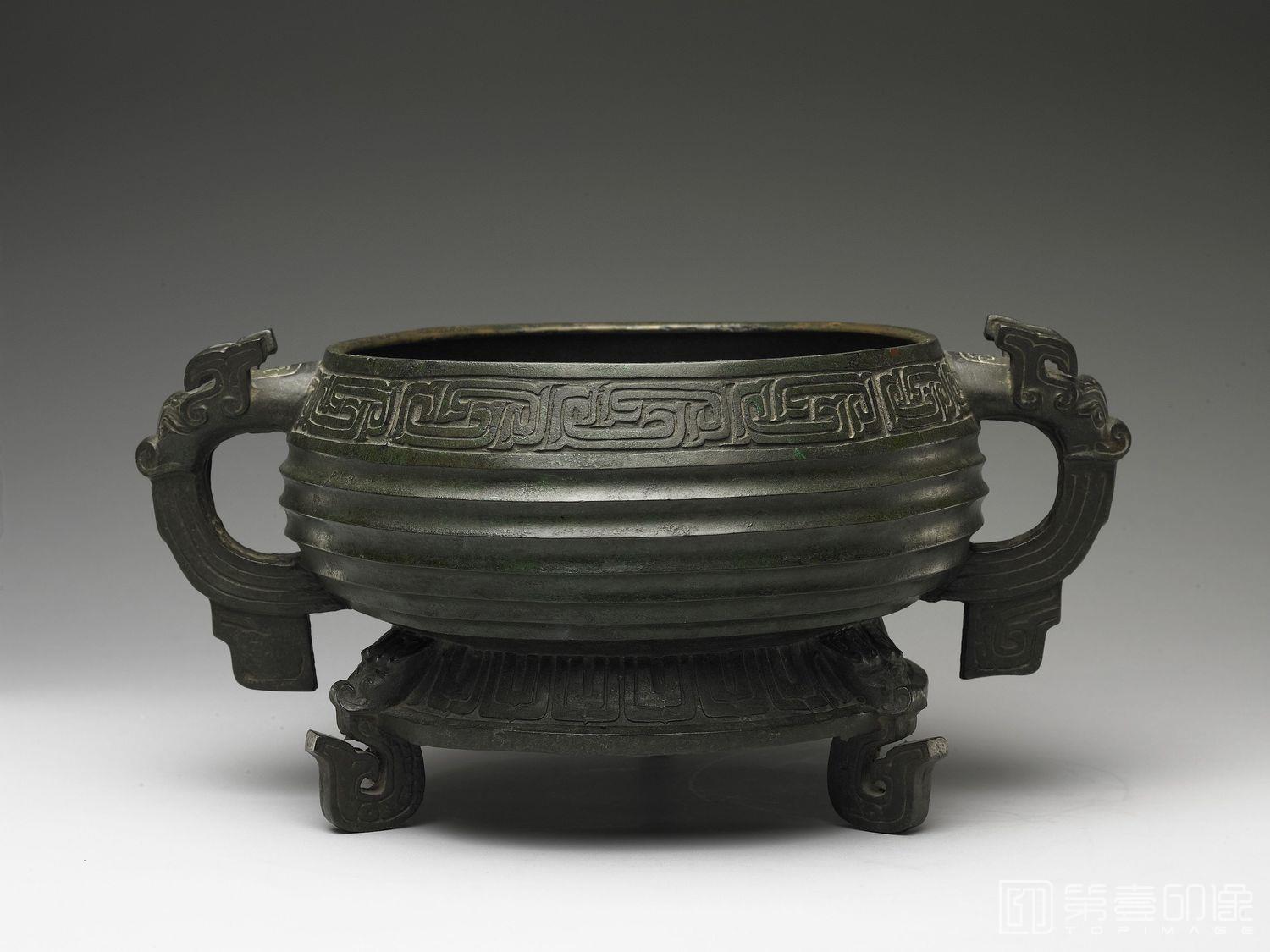摄影-公元前9世纪中叶-前771年 史颂簋-通高19.5cm 腹深11.8cm 口径24.2cm 底径23.2cm 腹围87.7cm