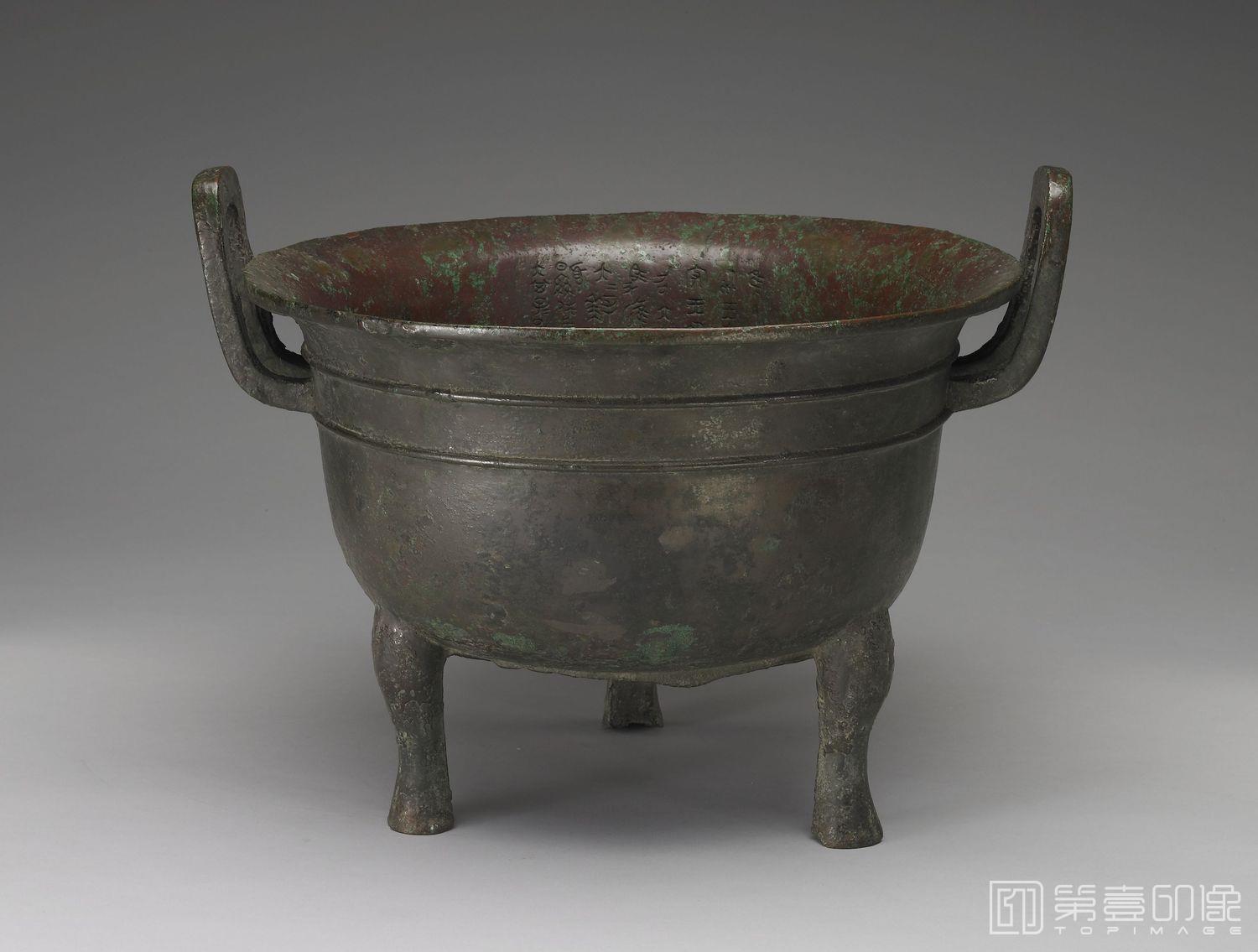 摄影-公元前9世纪中叶-前771年 大鼎-通高31.6cm 腹深19.5cm 9口径38cm 腹围98.1cm