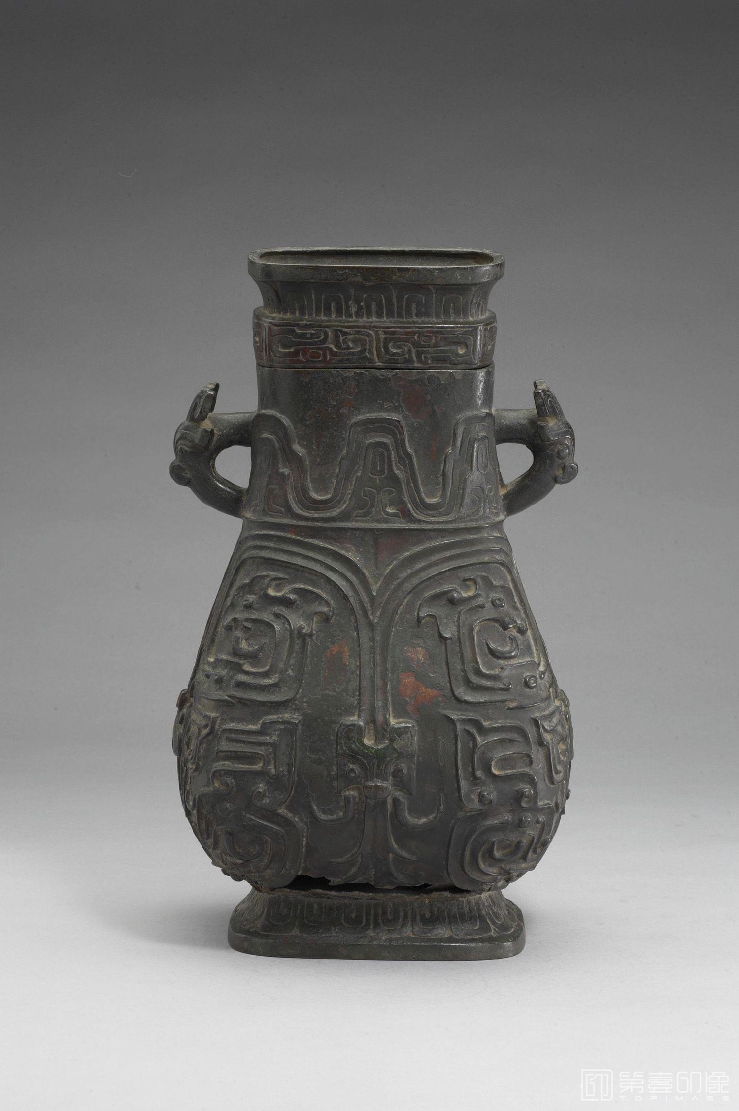 摄影-公元前9世纪中叶-前771年 芮公壶-通盖高37.3cm 腹深28.1cm 口径12.7×9.8cm 底径16.1×13.1cm 腹围69.4cm