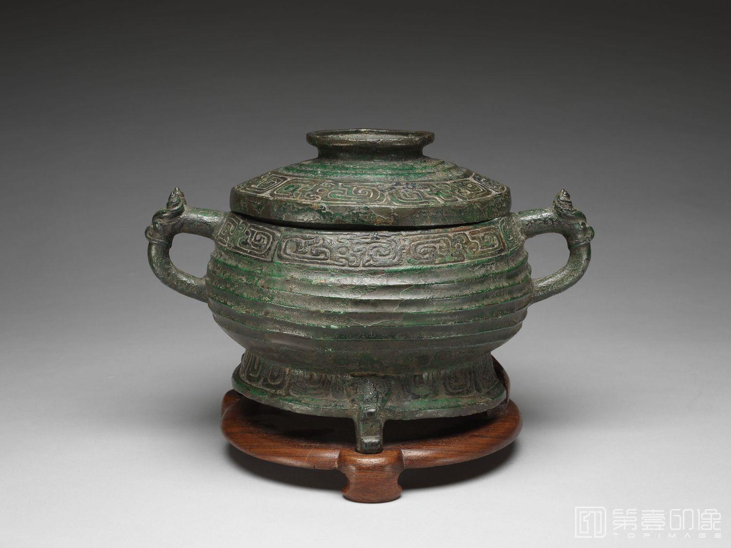 摄影-公元前9世纪中叶-前771年 芮公簋-通盖高21.4cm 腹深11.9cm 口径19.1cm 底径20.6cm 腹围78cm
