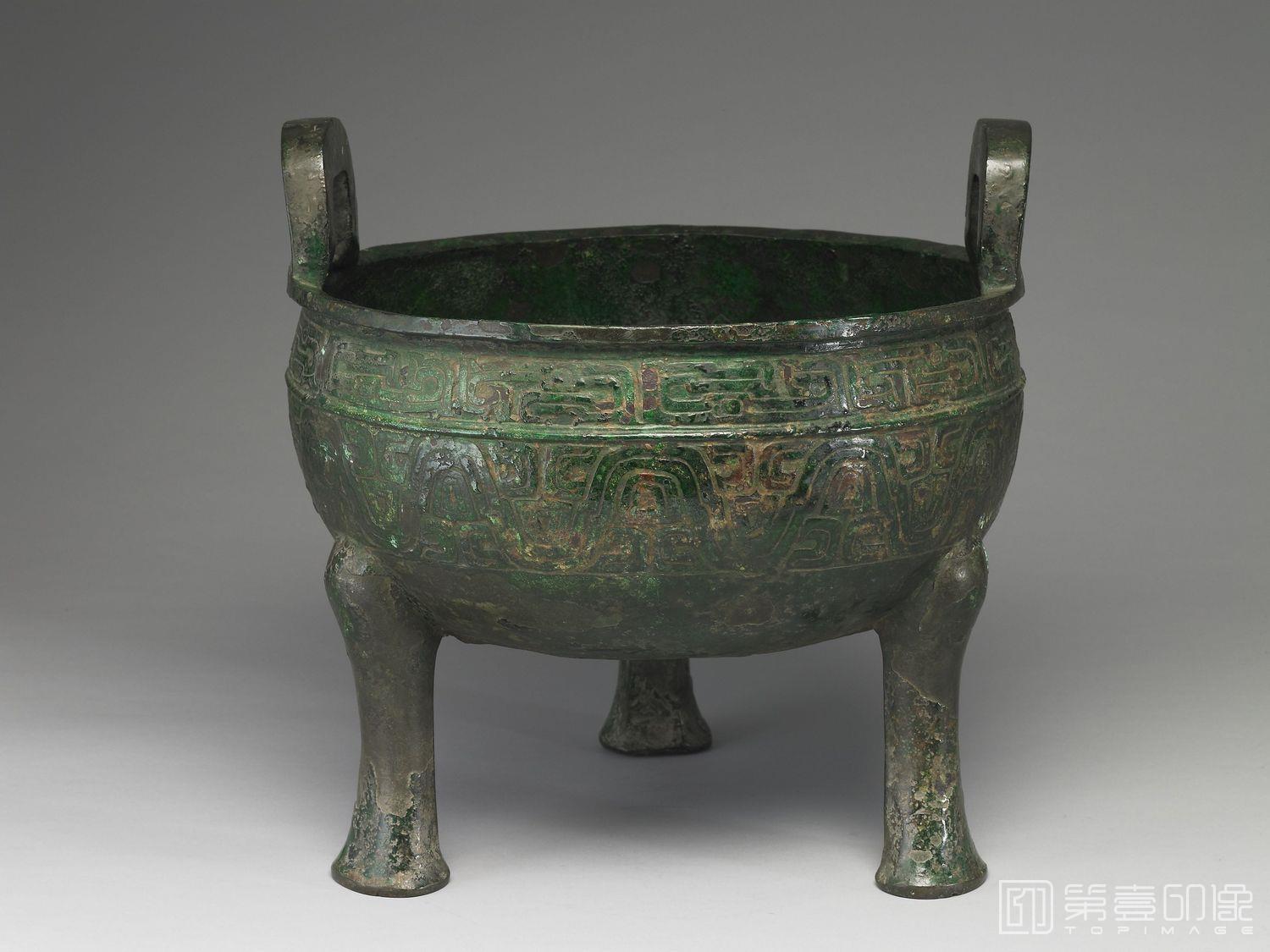 摄影-公元前9世纪中叶-前771年 芮公鼎一-通高34.4cm 腹深16.5cm 口径34.6cm 腹围108.5cm