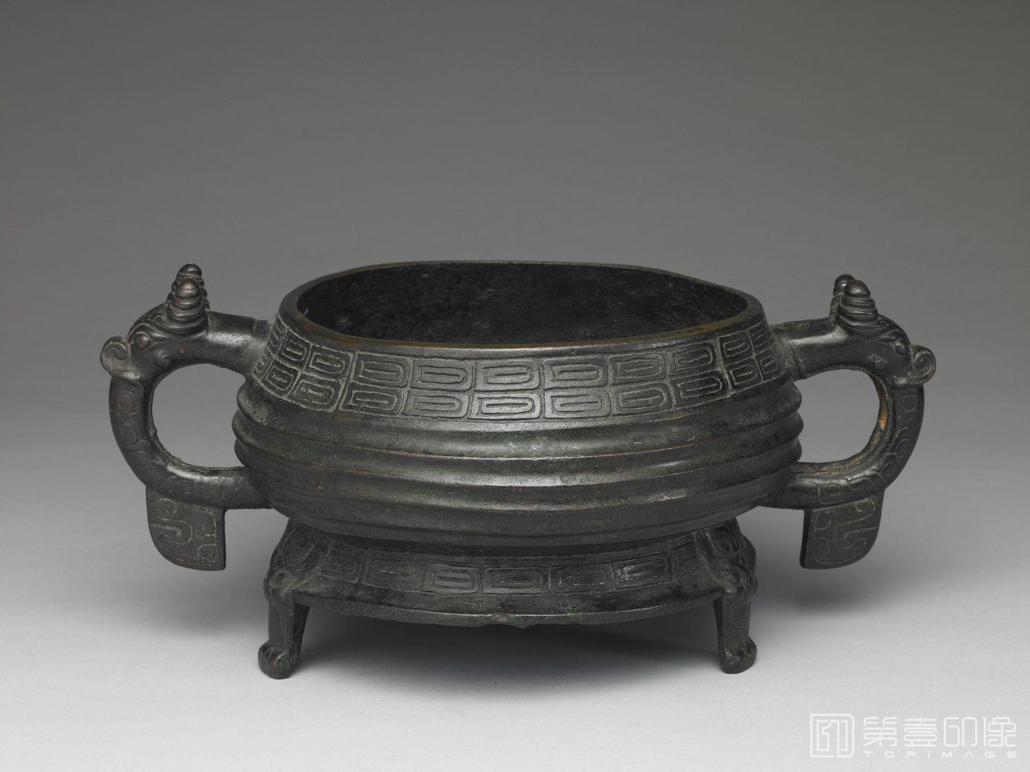 摄影-公元前9世纪中叶-前771年 鄂侯簋-通高16.4cm 腹深10.3cm 口径20.2cm 底径20.9cm 腹围76cm