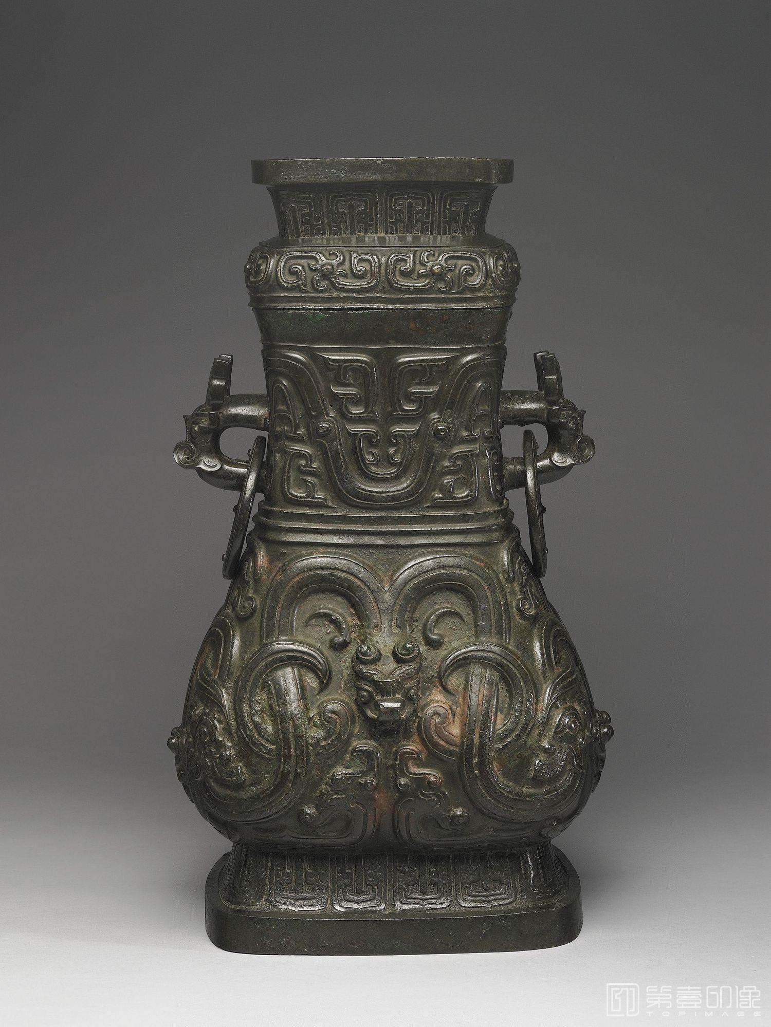 摄影-公元前9世纪中叶-前771年 颂壶-通高63cm 腹深44.4cm 口径21.2×16.9cm 底径24.3×31.7cm 腹围107cm 容量17450毫升
