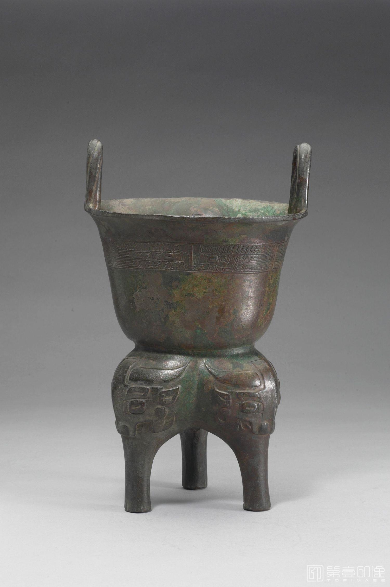 摄影-兽面纹甗-口21cm 宽21.8cm 高34.8cm