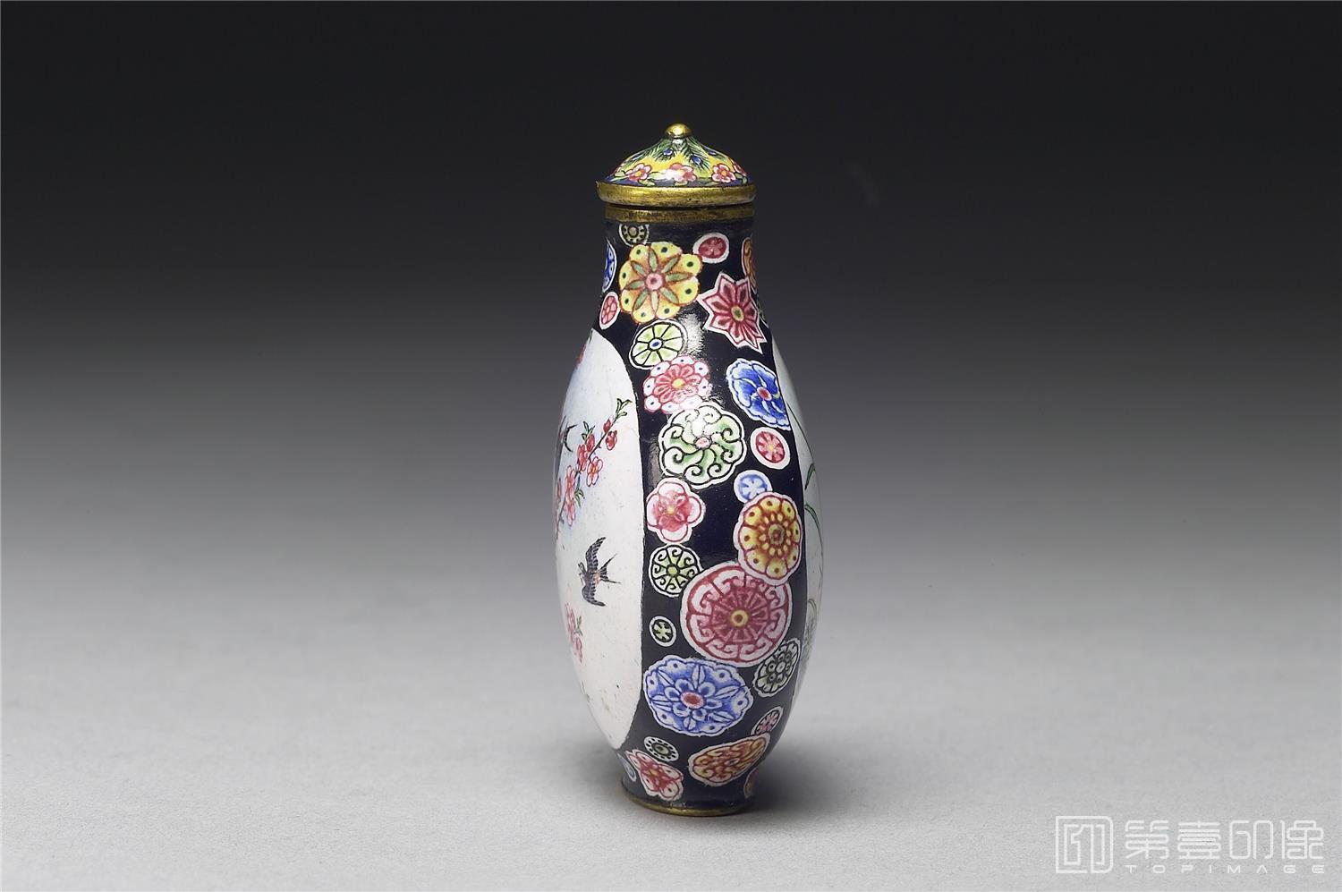 文物-铜胎画珐琅杏林春燕花蝶鼻烟壶 高5.6公分 横长4.1公分 厚2.1公分 口径0.7~1.2公分